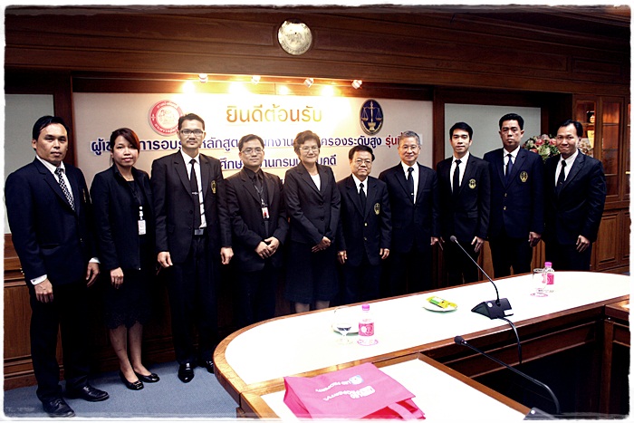 ﻿กรมบังคับคดีให้การต้อนรับคณะศึกษาดูงานจากสำนักงานศาลปกครอง 